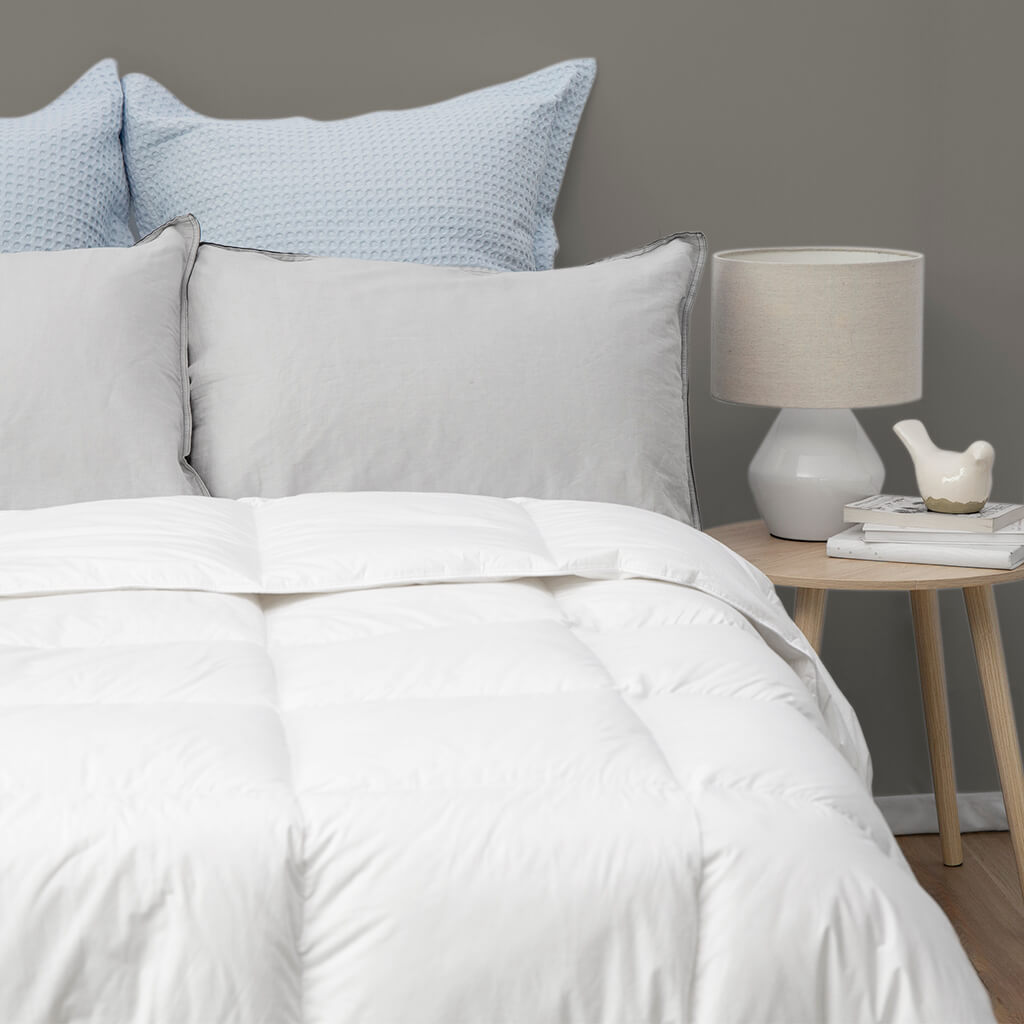 John Cotton 85/15 White Goose Feather & Down Quilt All Seasons Tontine